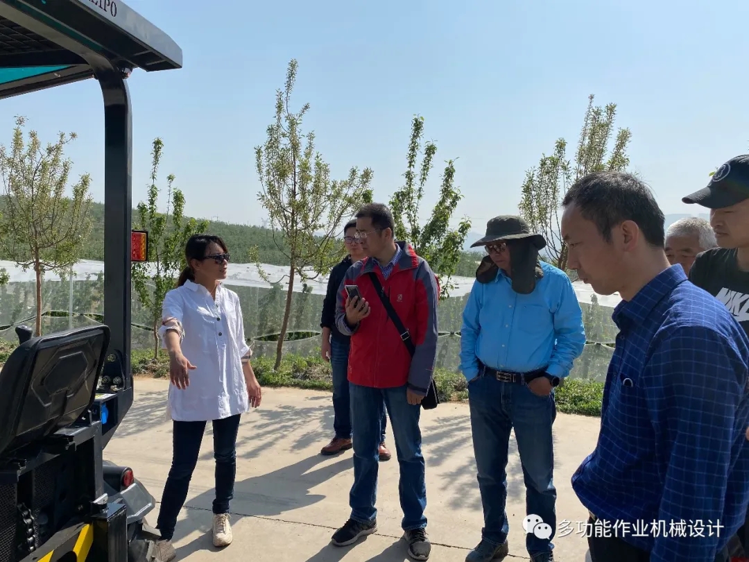 为各位科学家教授讲解机械 为各位科学家教授讲解机械