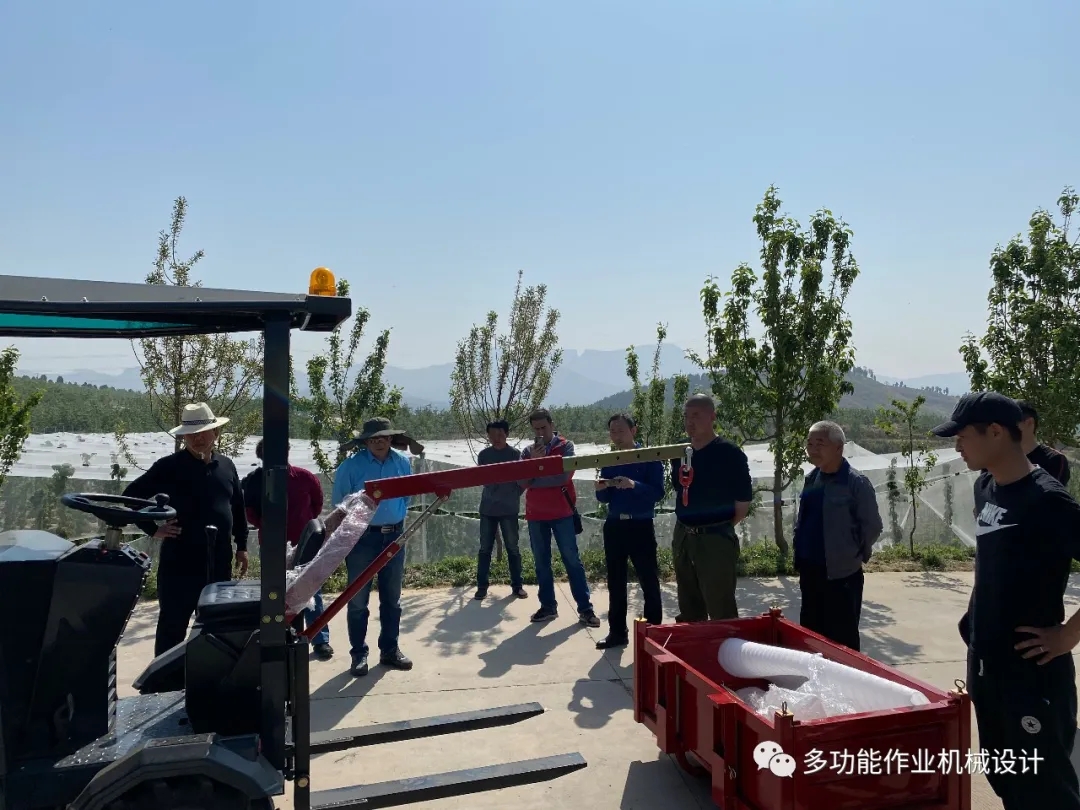 为各位科学家教授讲解机械 为各位科学家教授讲解机械